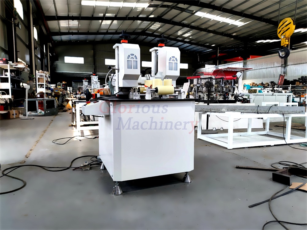 鋁門(mén)窗廠家-穿條復(fù)合機(jī)的應(yīng)用